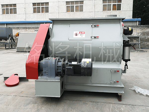 干粉砂漿生產(chǎn)線使用完清潔攪拌機的內(nèi)壁 干粉砂漿生產(chǎn)線使用完清潔攪拌機的內(nèi)壁